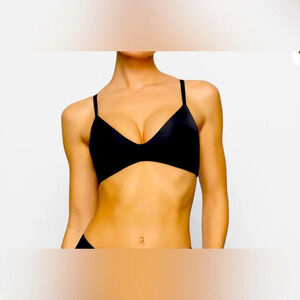 SKIMS BRA wireless foam T-SHIRT DEMI BRA

Size 44D 

Onyx color / NEW WITH TAGS